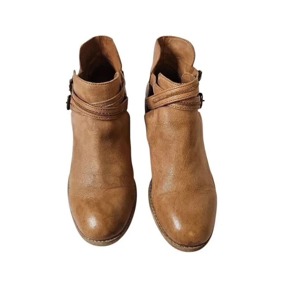 Diba True Road Map leather ankle booties, tan. Size 8.